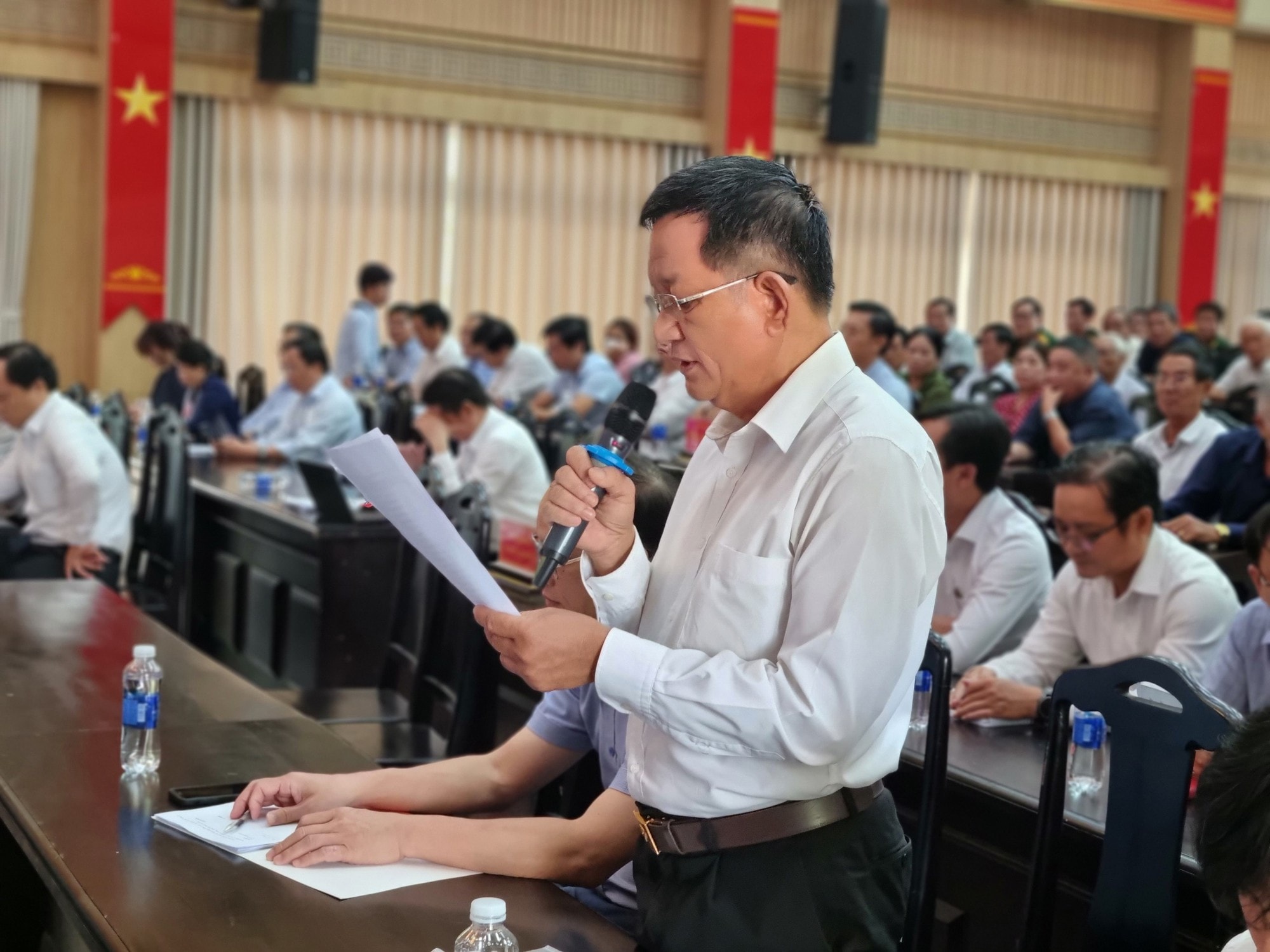 tu tiep xuc cu tri chinh quyen dia phuong manh hay yeu deu boc lo ra het hinh 2