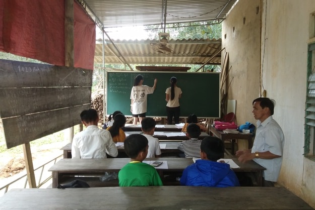 nguoi thay giao ngheo khuyet tat va 24 nam miet mai day hoc khong thu loi hinh 2