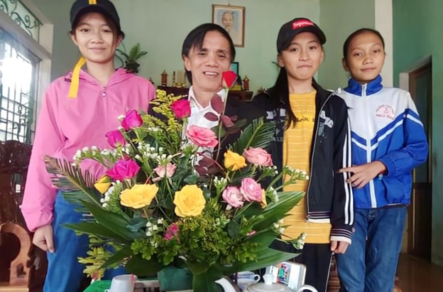 nguoi thay giao ngheo khuyet tat va 24 nam miet mai day hoc khong thu loi hinh 3
