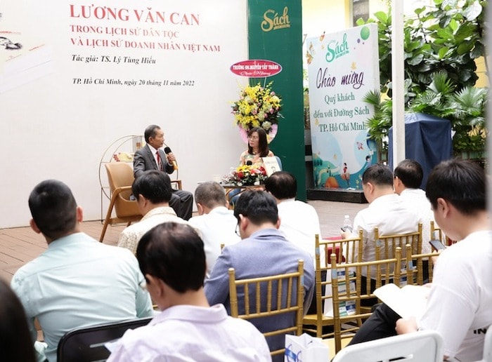 ra mat sach ve luong van can  nguoi thay cua gioi doanh nhan viet nam hinh 1