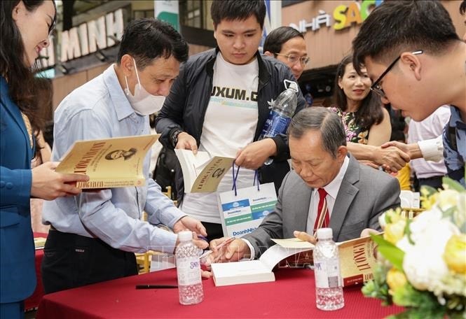 ra mat sach ve luong van can  nguoi thay cua gioi doanh nhan viet nam hinh 3