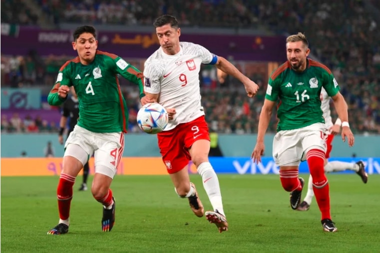 lewandowski sut hong phat den ba lan danh roi diem dang tiec hinh 1