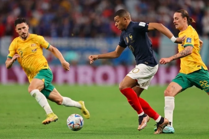 mbappe va giroud toa sang dt phap thang nguoc australia hinh 1