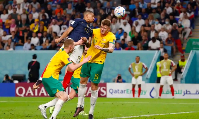 mbappe va giroud toa sang dt phap thang nguoc australia hinh 2