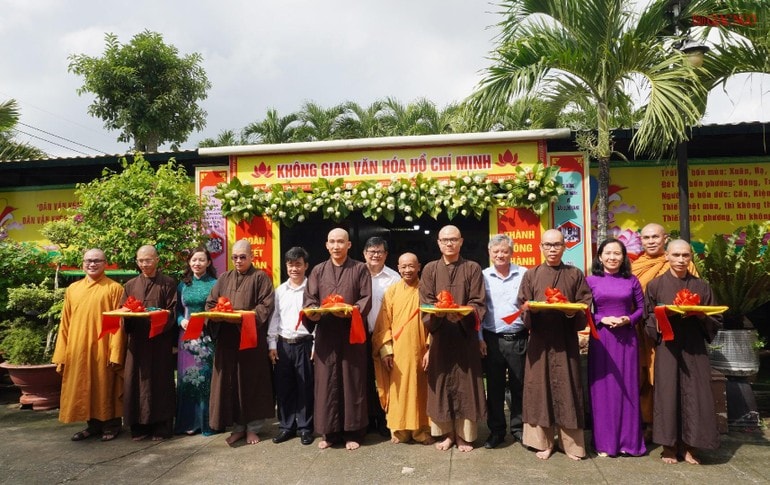 ra mat khong gian van hoa ho chi minh tai chua phap thanh hinh 1
