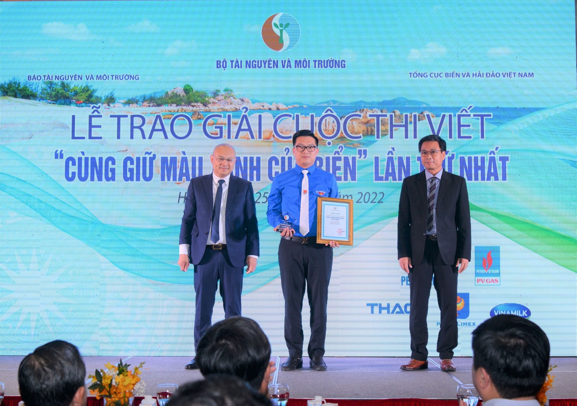 lua chon 25 tac pham xuat sac tai cuoc thi viet cung giu mau xanh cua bien hinh 1