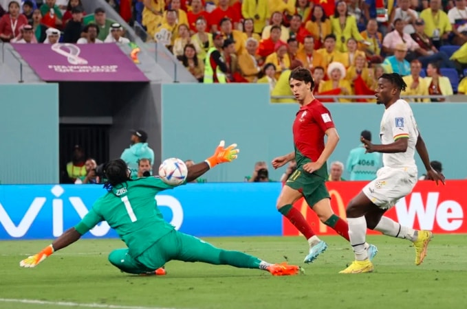 ronaldo di vao lich su trong ngay bo dao nha nhoc nhan danh bai ghana hinh 10