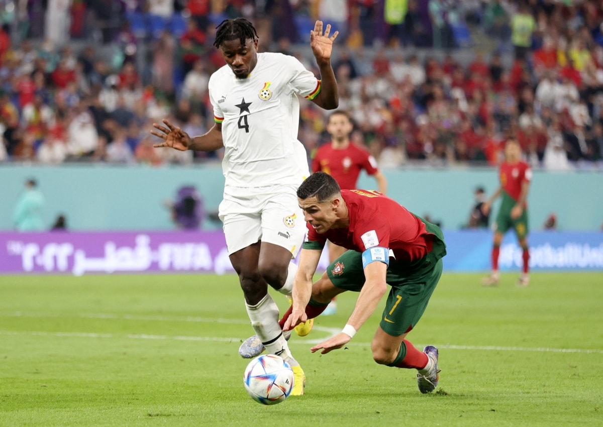 ronaldo di vao lich su trong ngay bo dao nha nhoc nhan danh bai ghana hinh 6