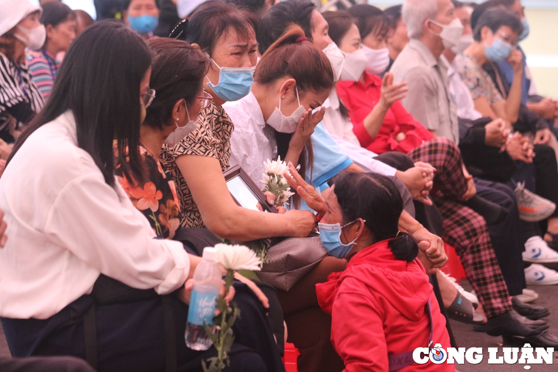 vu di ghe hanh ha be 8 tuoi den tu vong xu cong khai nguoi dan khoc nac nghe cao trang hinh 7
