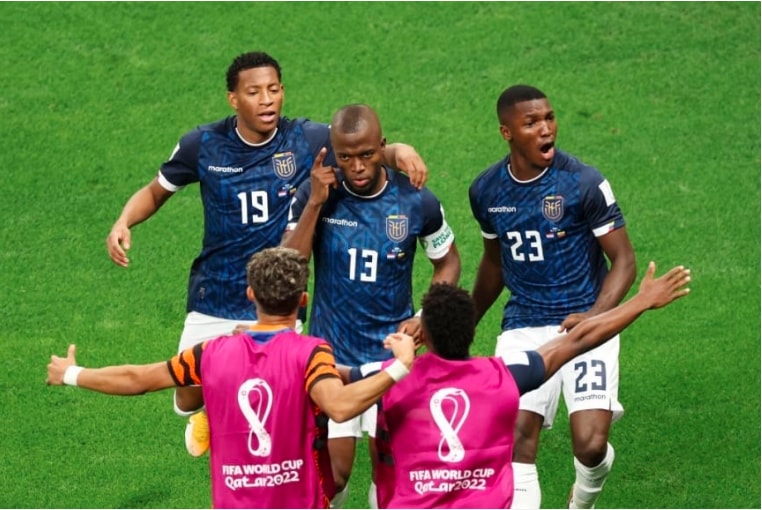 enner valencia thi dau ruc sang ecuador chia diem day tiec nuoi cung ha lan hinh 3