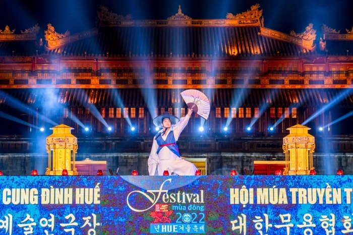 vu khuc giao hoa mo man festival hue mua dong 2022 hinh 4