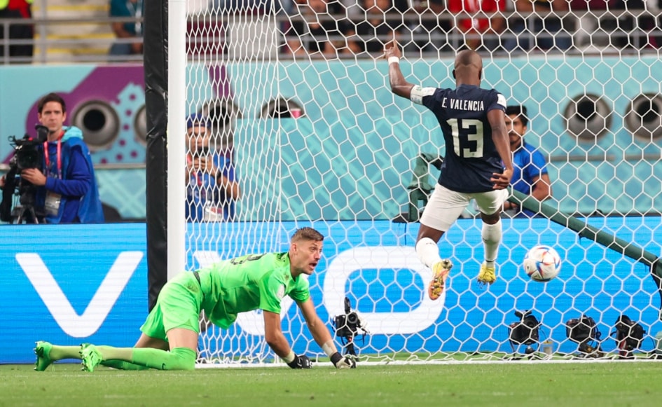 enner valencia thi dau ruc sang ecuador chia diem day tiec nuoi cung ha lan hinh 4