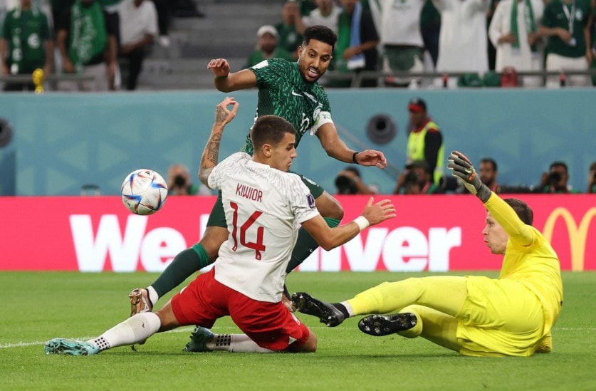 lewandowski toa sang ba lan khuat phuc ngua o saudi arabia hinh 4