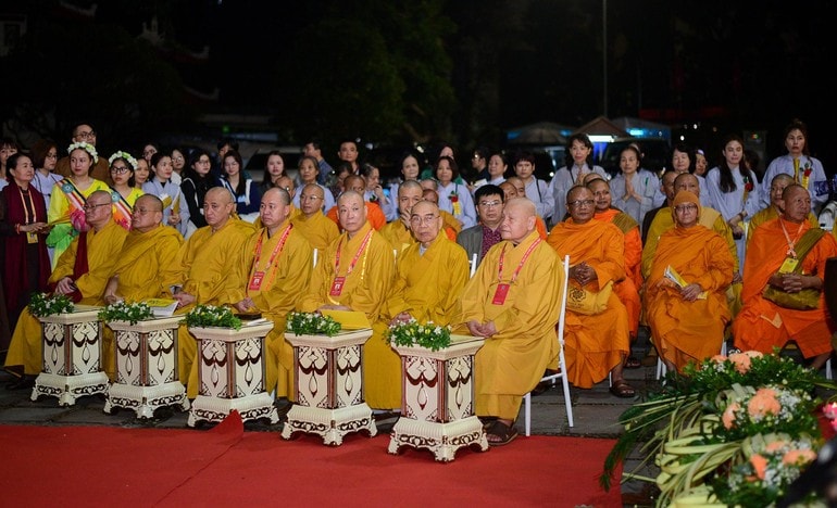 khoa le tung kinh chuyen phap luan va thap nen cau nguyen truoc them dai hoi phat giao lan ix hinh 1