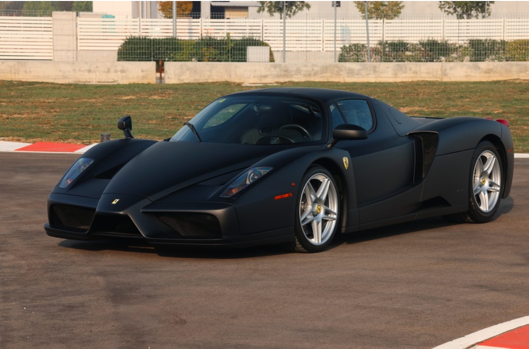 sieu xe ferrari enzo co mau den mo duoc dau gia hinh 14