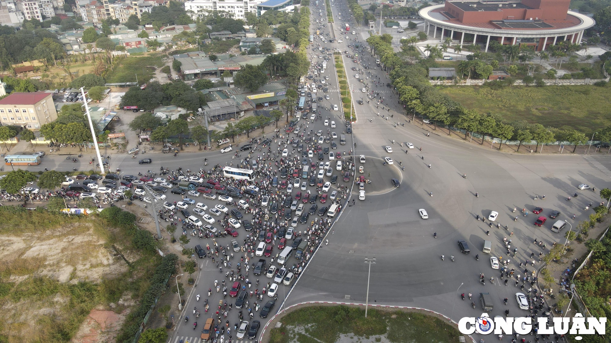 ha noi un u giao thong huong chau van liem  le quang dao ngay dau thi diem phan luong hinh 1