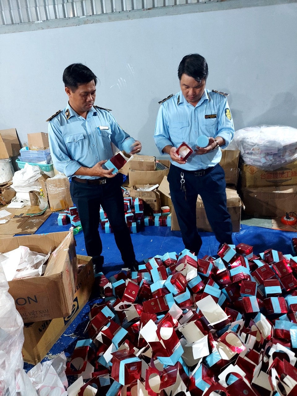 tp hcm phat hien xuong san xuat dau goi gia cong nghe xo chau lon nhat tu truoc toi nay hinh 8