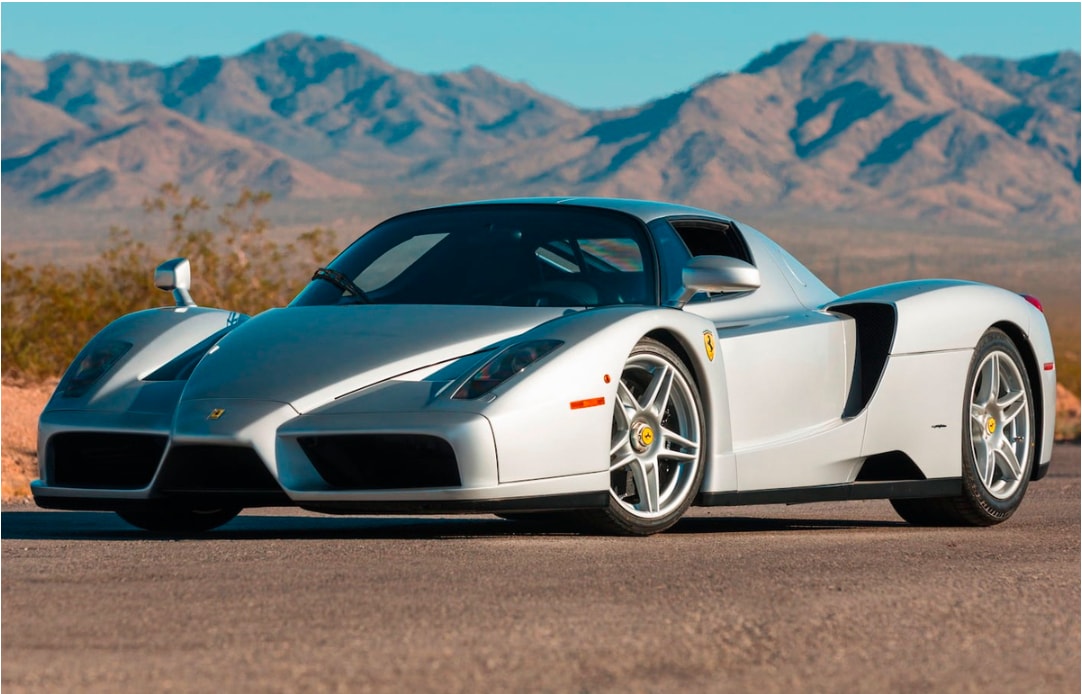 ferrari enzo duoc ban dau gia du kien dat 4 trieu usd hinh 1