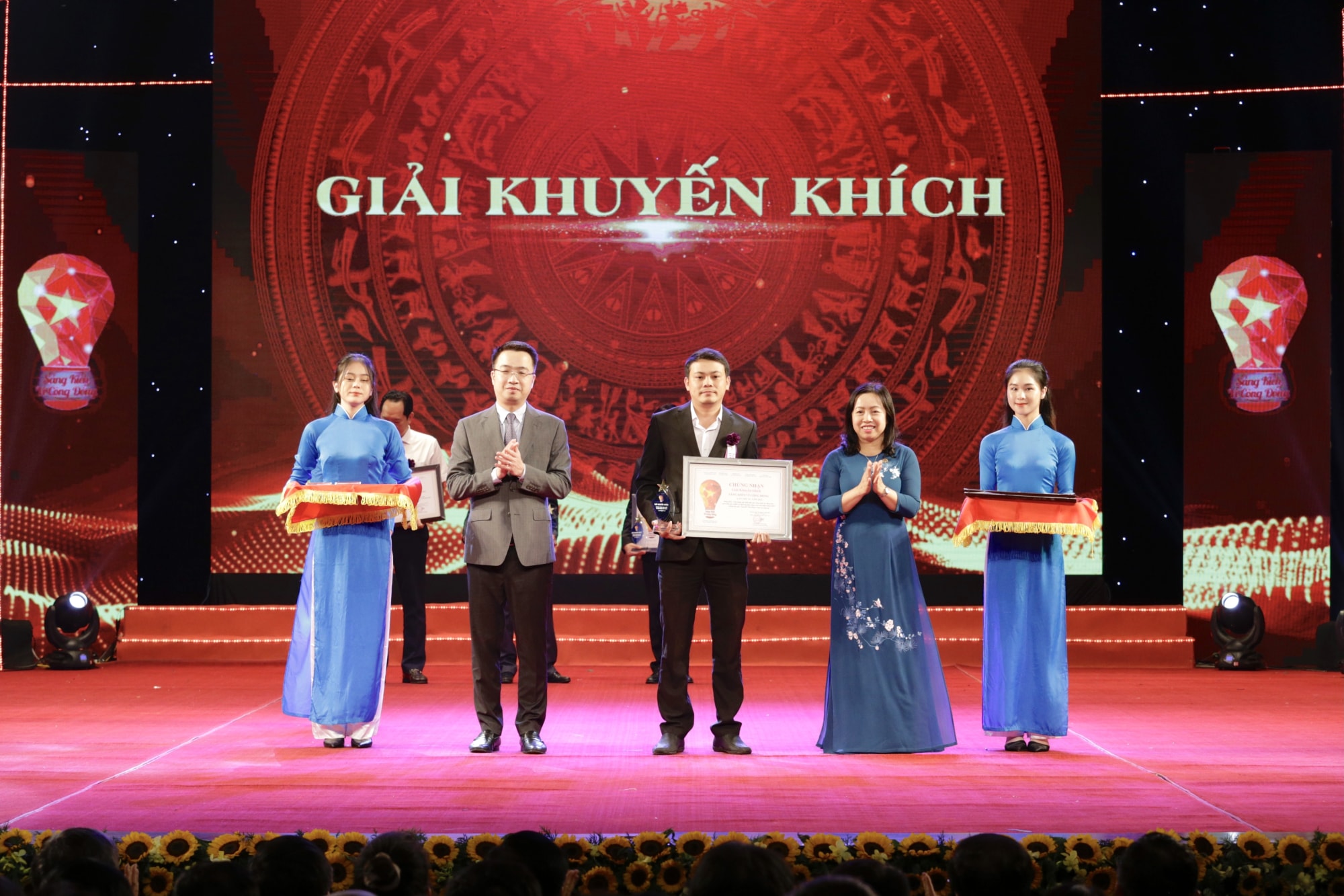 evn co 4 sang kien duoc vinh danh tai cuoc thi sang kien vi cong dong lan iv hinh 1