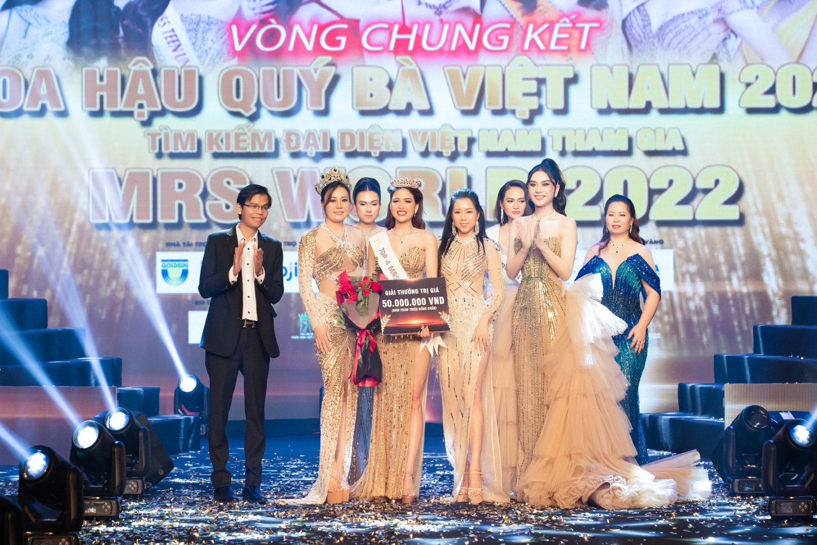 nguyen thi bich hanh rang ro trong dem dang quang hoa hau quy ba viet nam 2022 hinh 2