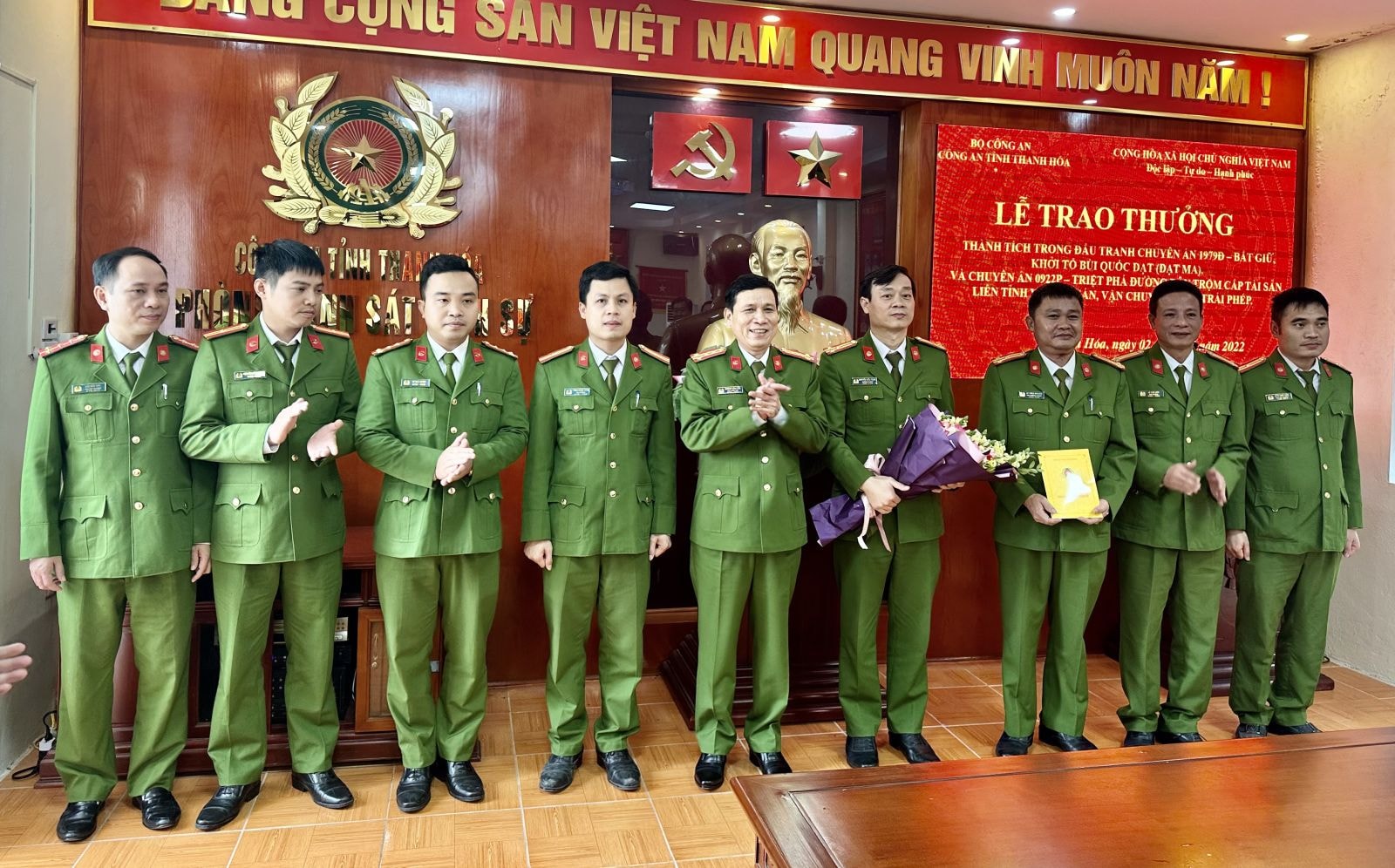 thuong nong cho tap the ca nhan co thanh tich xuat sac trong phong chong toi pham hinh su hinh 2