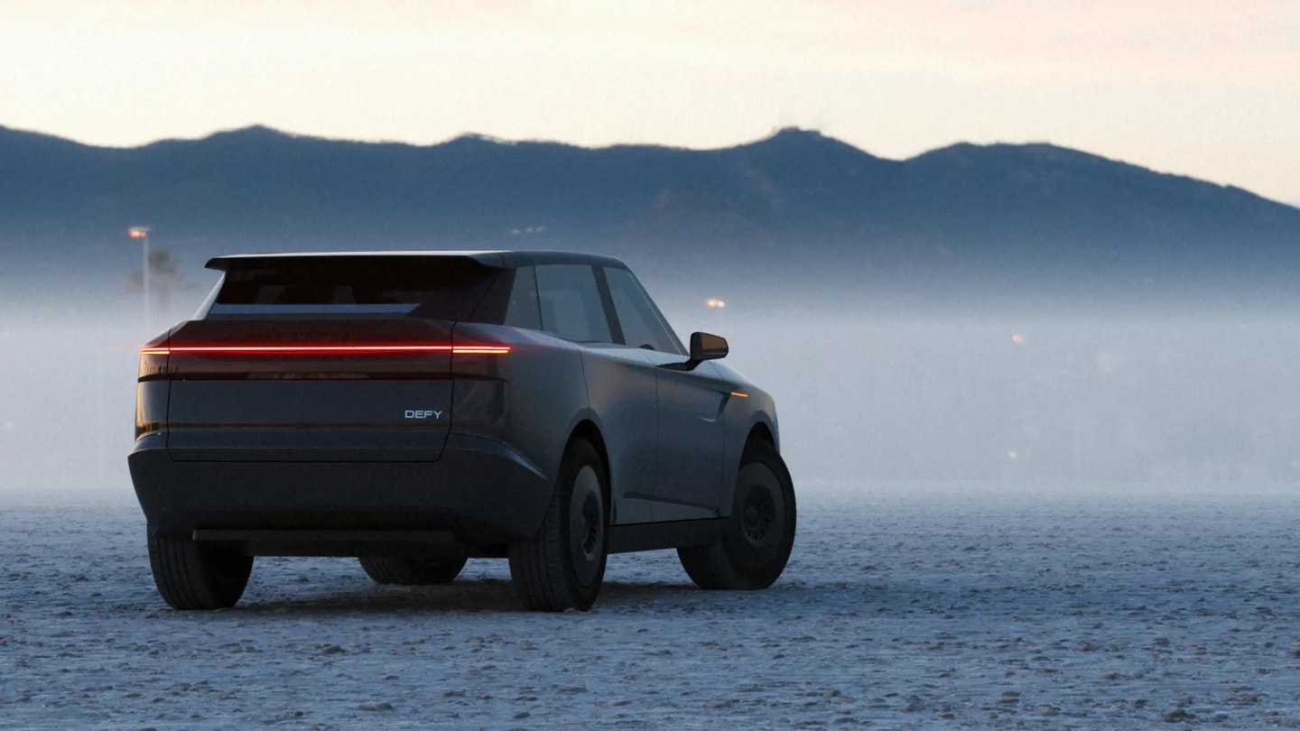 xuat hien oto dien gam cao giong land rover hinh 2