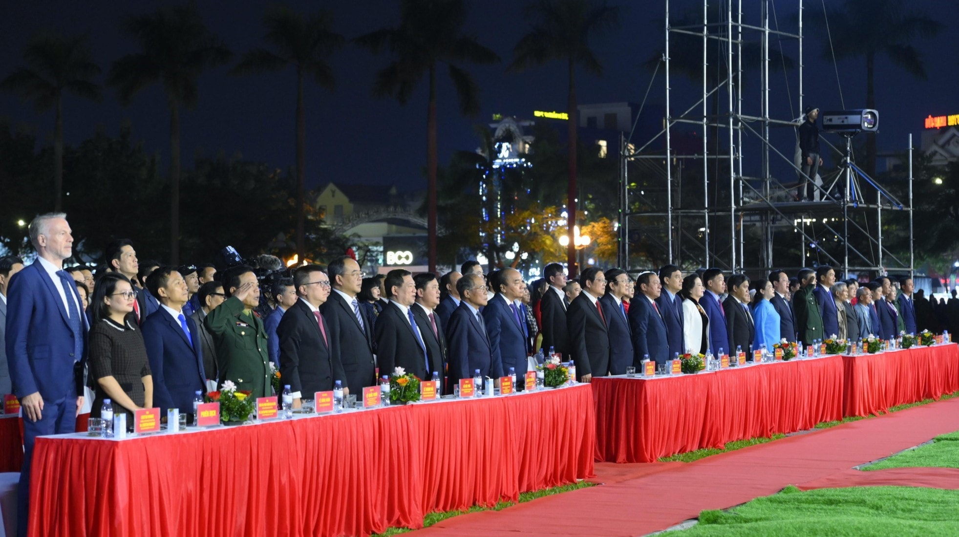 chu tich nuoc vinh danh nu si ho xuan huong cung chinh la ton vinh tri tue nhan van bac ai cua nguoi viet hinh 1