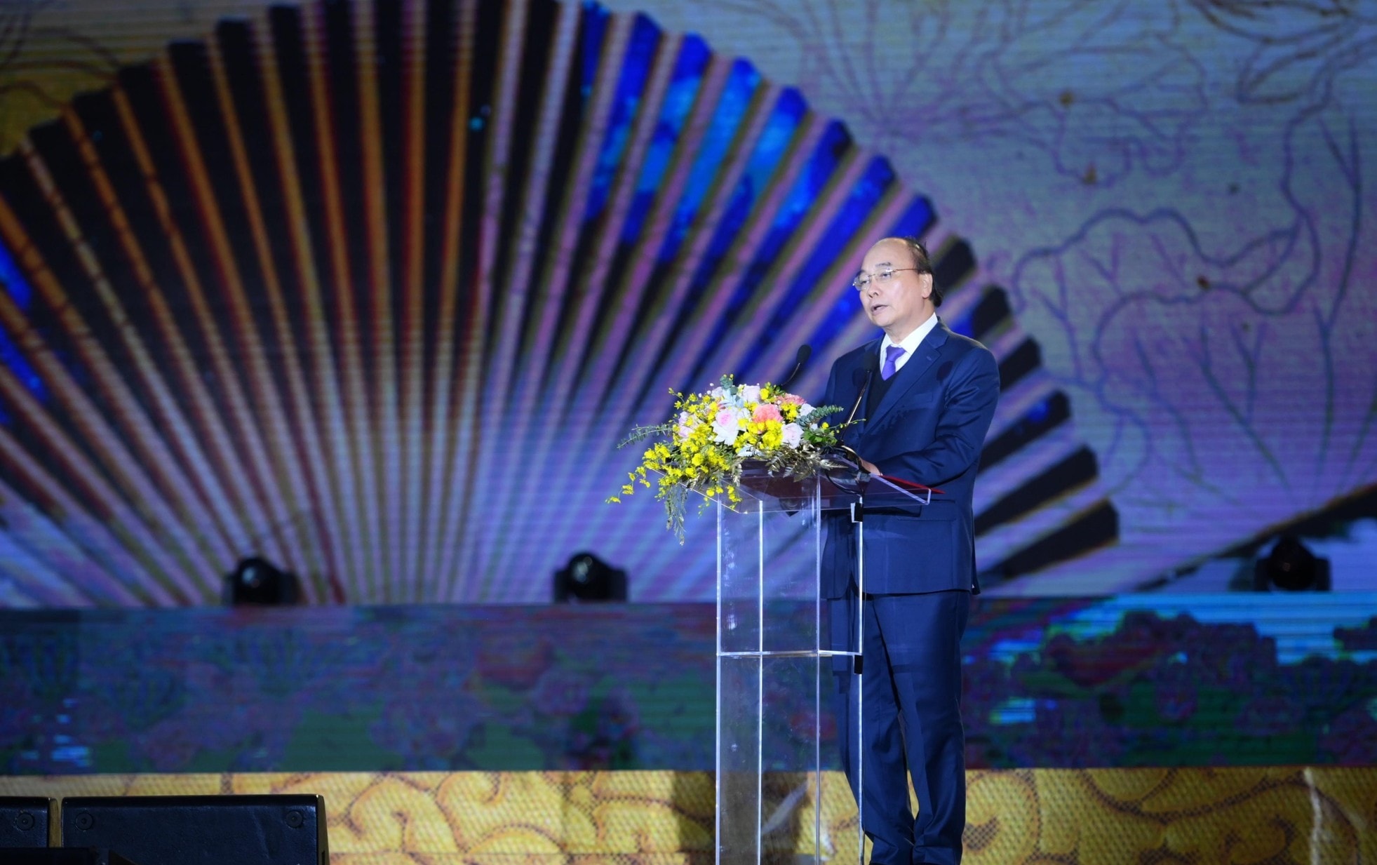 chu tich nuoc vinh danh nu si ho xuan huong cung chinh la ton vinh tri tue nhan van bac ai cua nguoi viet hinh 2