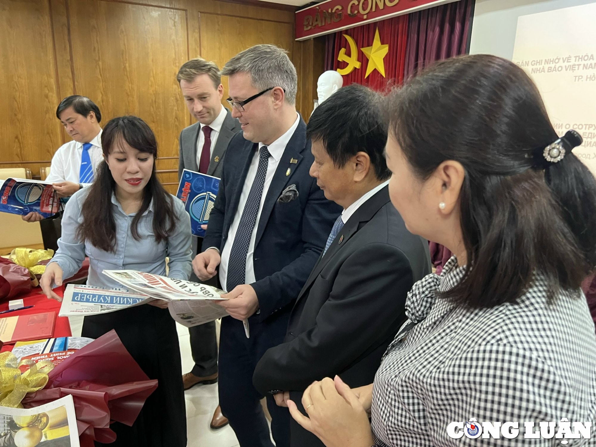 ky ket ghi nho hop tac giua hoi nha bao viet nam va to chuc xa hoi hoi nha bao belarus hinh 2