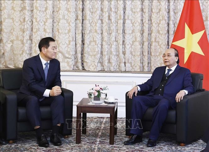 chu tich nuoc nguyen xuan phuc tiep lanh dao samsung electronics hinh 1
