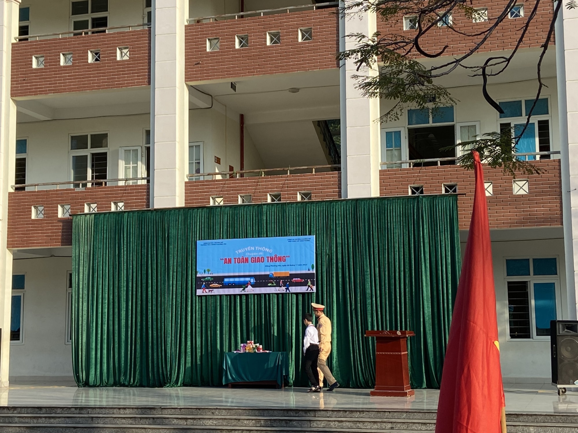 truong thcs dong phuong yen khong ngung doi moi trong cong tac cong tac day va hoc hinh 3