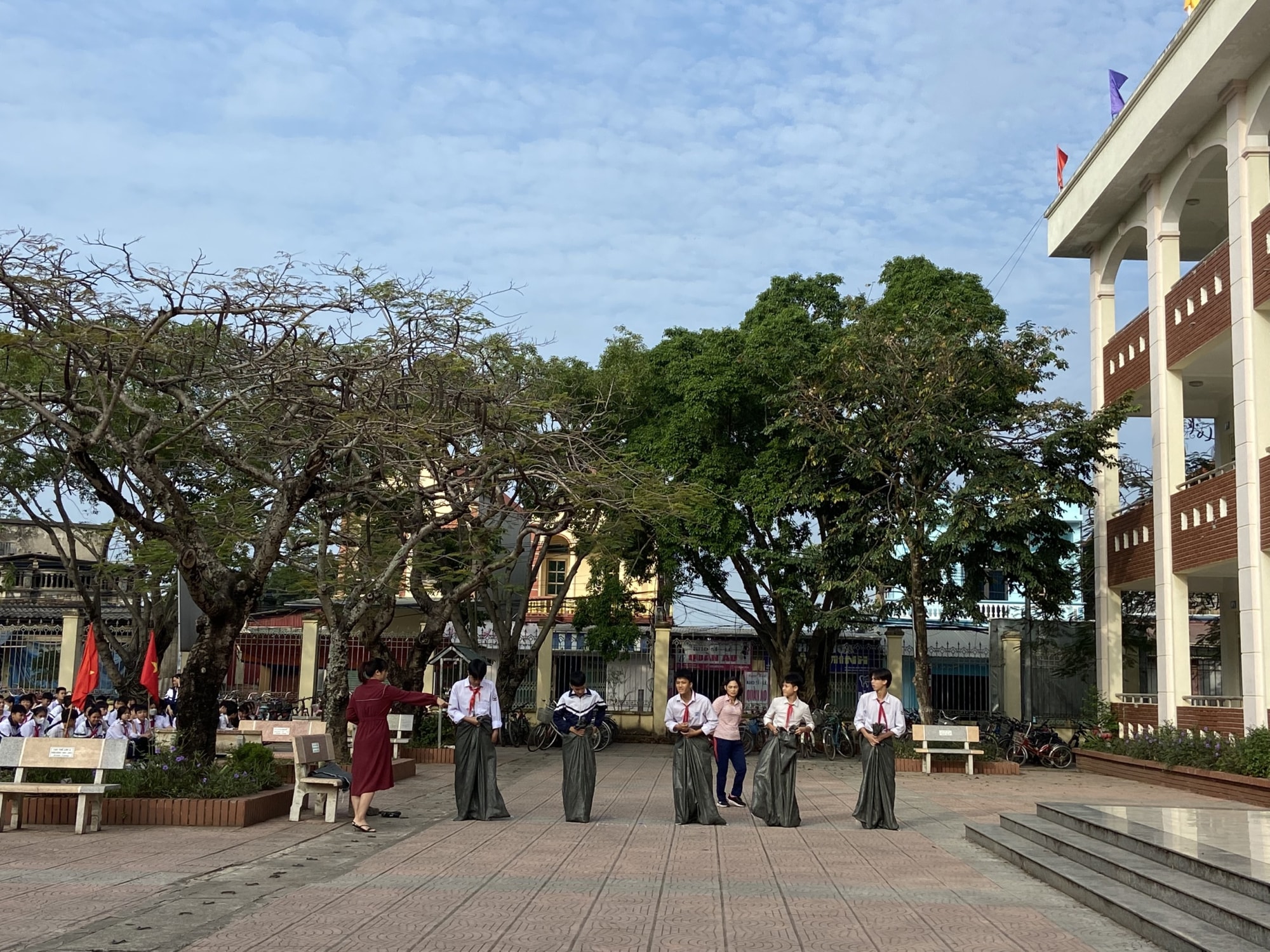 truong thcs dong phuong yen khong ngung doi moi trong cong tac cong tac day va hoc hinh 5