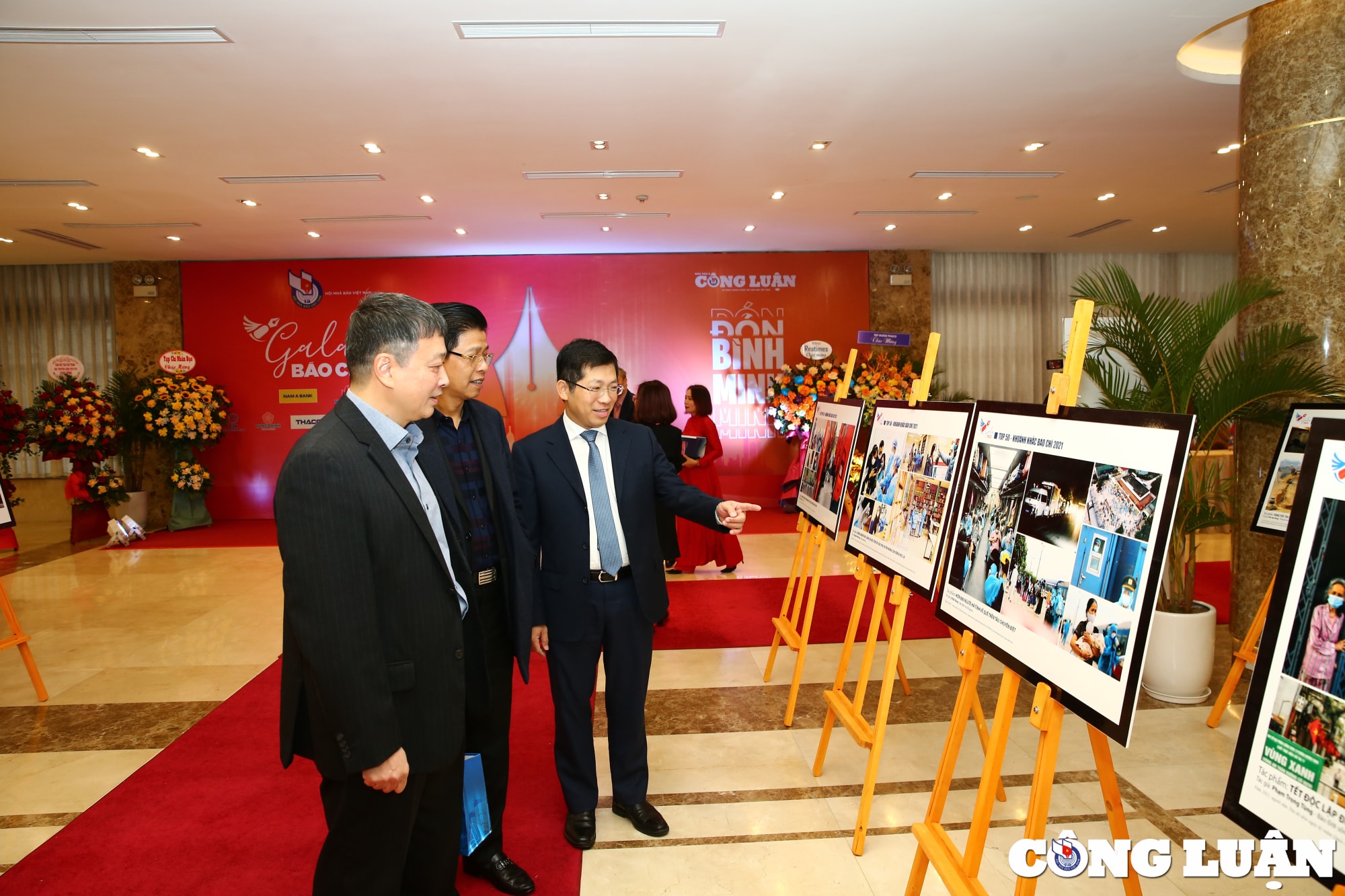 giai anh khoanh khac bao chi 2021 noi hoi tu nhung cau chuyen dan than va nhan van hinh 1