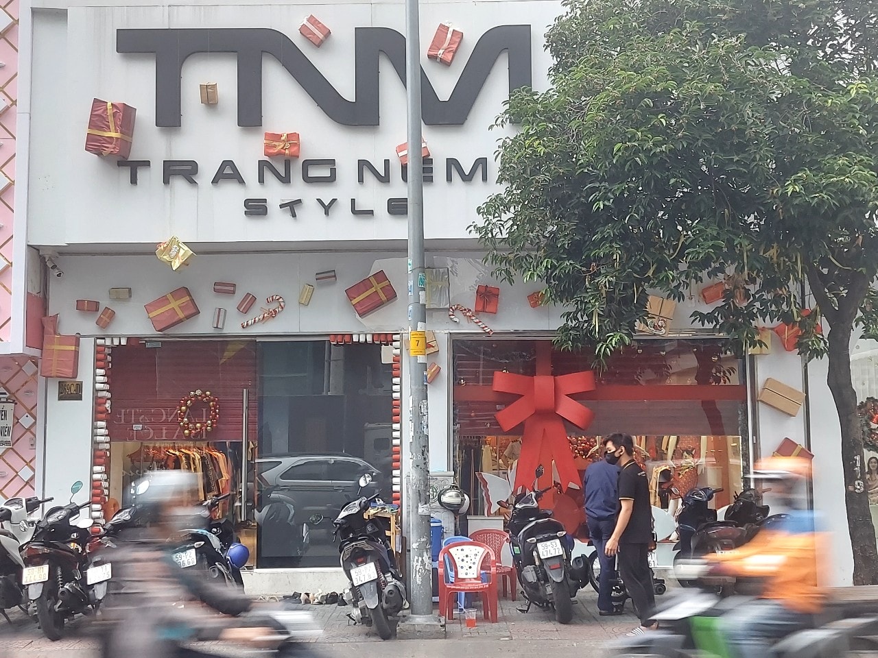 cua hang trang nemo bi kiem tra hang loat tui vi nhan gucci louis vuition deu co dau hieu la hang gia hinh 1