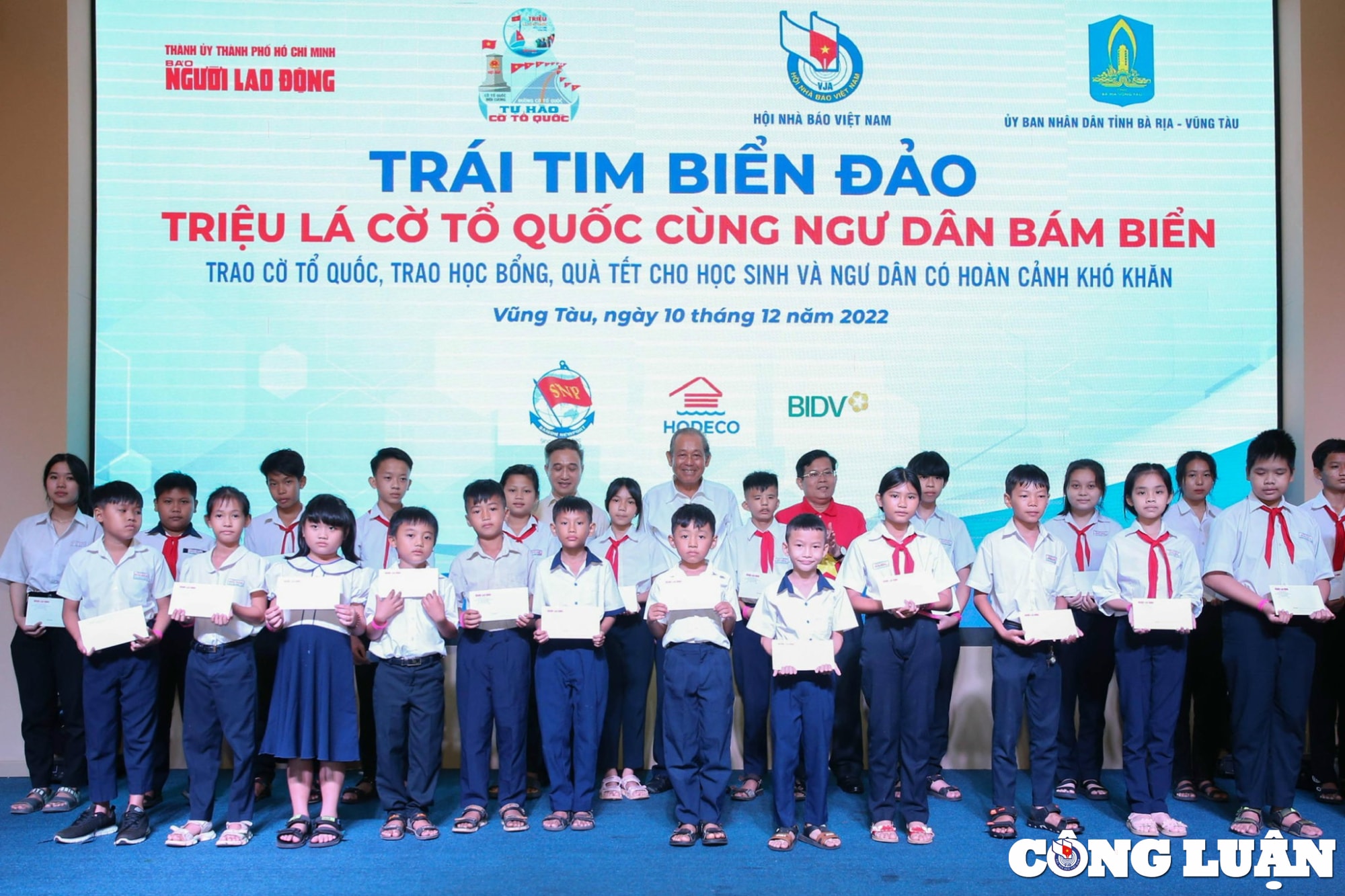 lan toa tinh yeu to quoc voi chuong trinh trai tim bien dao trieu la co to quoc cung ngu dan bam bien hinh 2