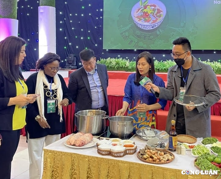 tung bung chuoi su kien ngay cua pho 12 12 tai nam dinh hinh 2