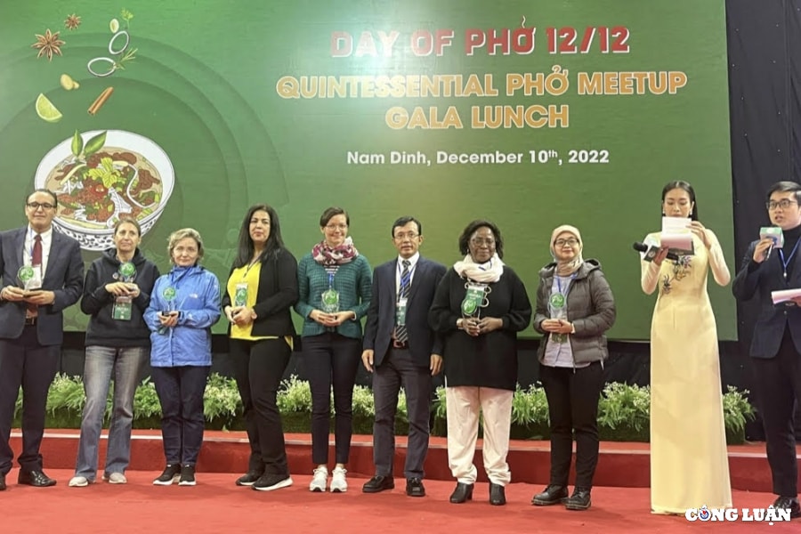 tung bung chuoi su kien ngay cua pho 12 12 tai nam dinh hinh 1