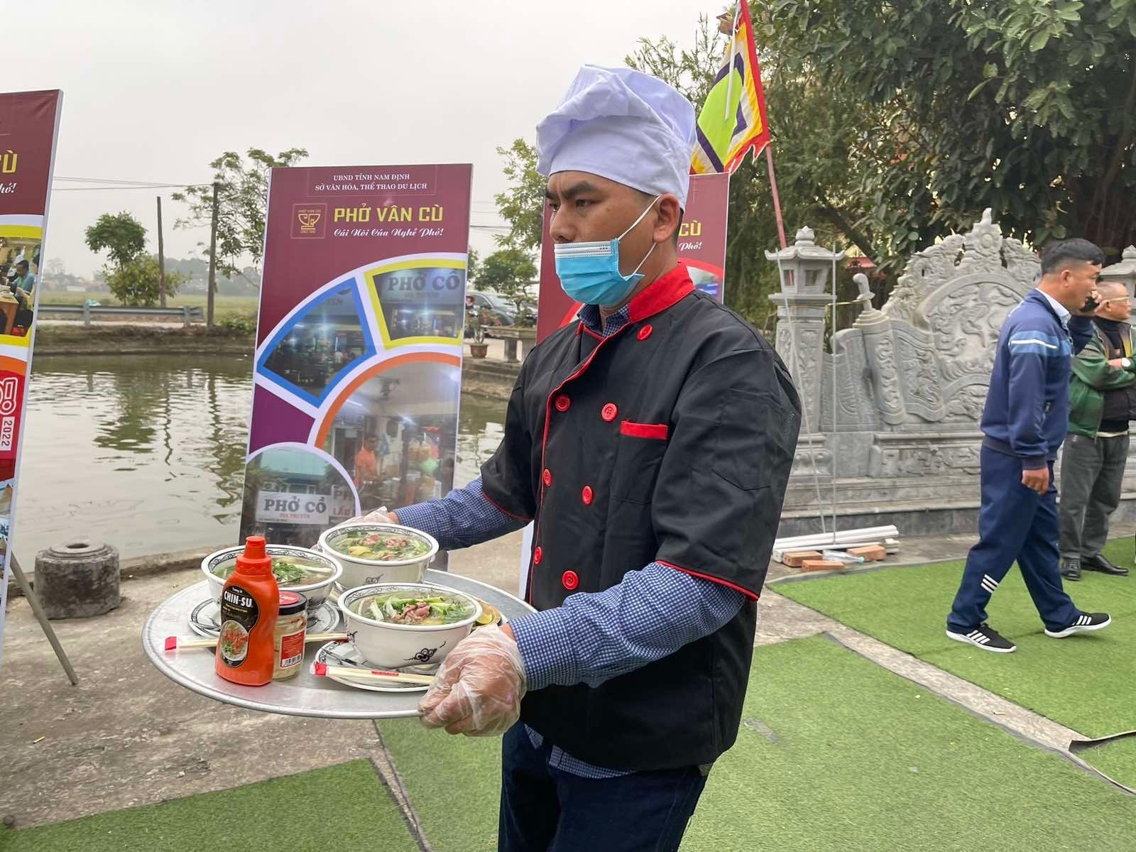 thuc khach trong ngoai nuoc hao huc thuong thuc pho cung tuong ot chin su hinh 1