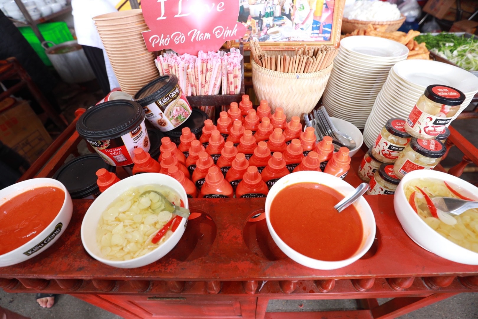 thuc khach trong ngoai nuoc hao huc thuong thuc pho cung tuong ot chin su hinh 2