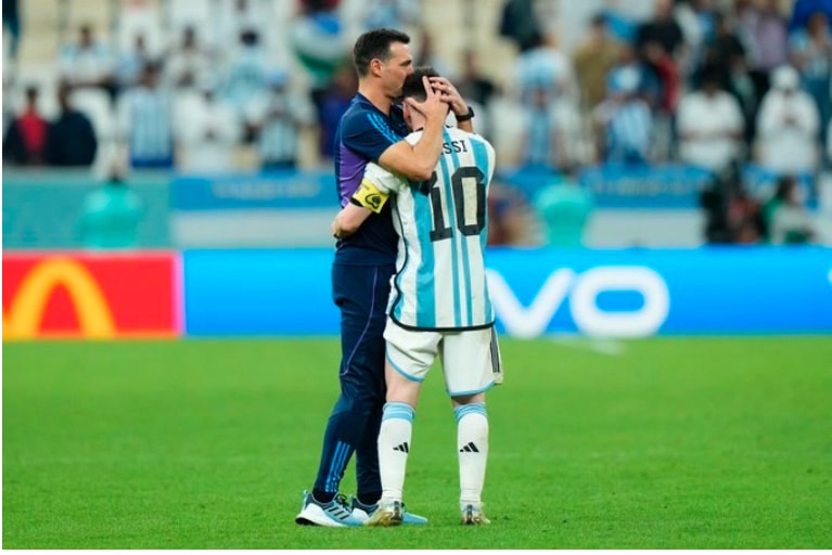 hlv argentina danh loi khen co canh cho lionel messi hinh 1