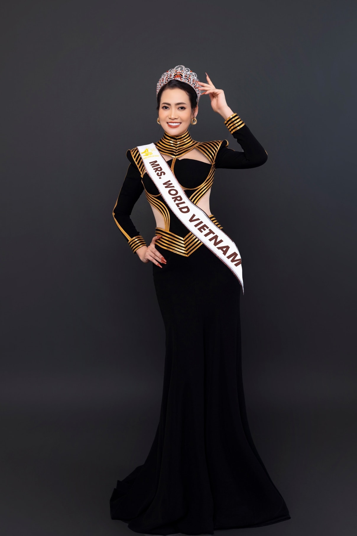 lo dien trang phucda hoi cuahoa hau quy ba viet nam 2022 nguyen thi bich hanh taimrs world 2022 hinh 6