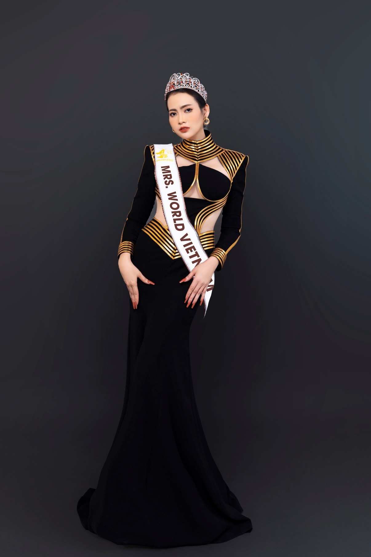 lo dien trang phucda hoi cuahoa hau quy ba viet nam 2022 nguyen thi bich hanh taimrs world 2022 hinh 7