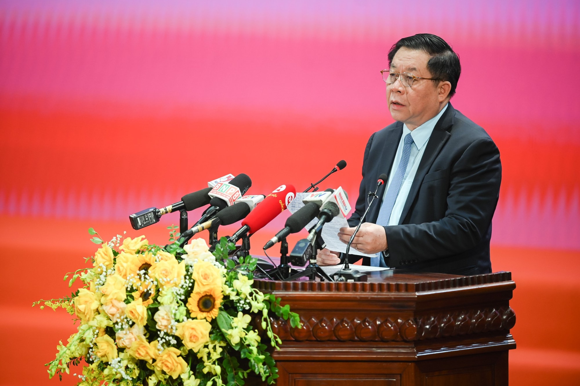moi hoat dong van hoa deu phai huong toi xay dung phat trien con nguoi hinh 1