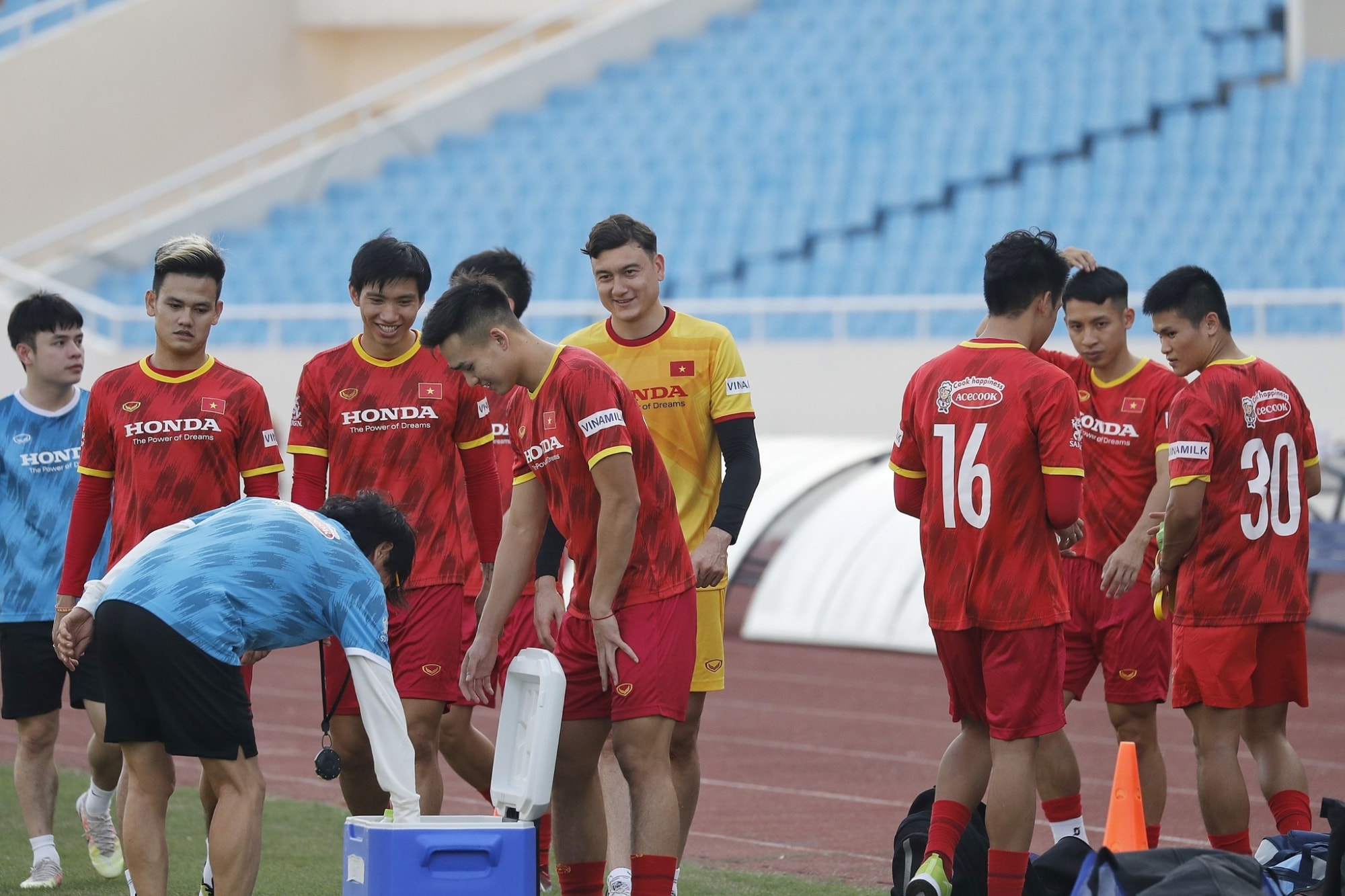 doan van hau roi ha noi fc khong tham gia afc champions league 2023 hinh 3