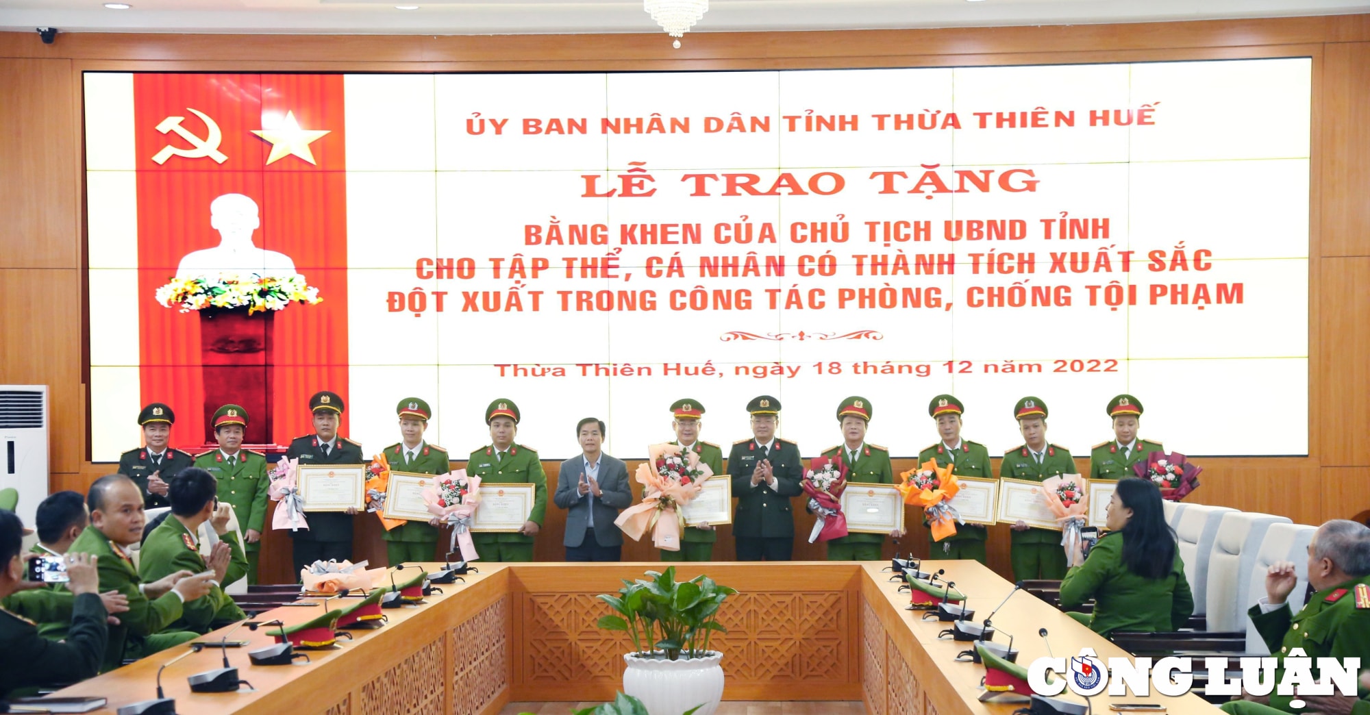 chu tich ubnd tinh thua thien hue khen thuong luc luong tham gia pha chuyen an lon ve ma tuy hinh 1