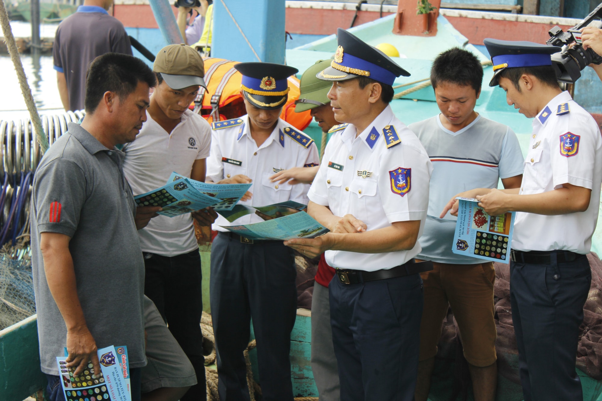 bo tu lenh vung canh sat bien 3 nang cao chat luong hieu qua tuyen truyen bien dao trong tinh hinh hien nay hinh 1