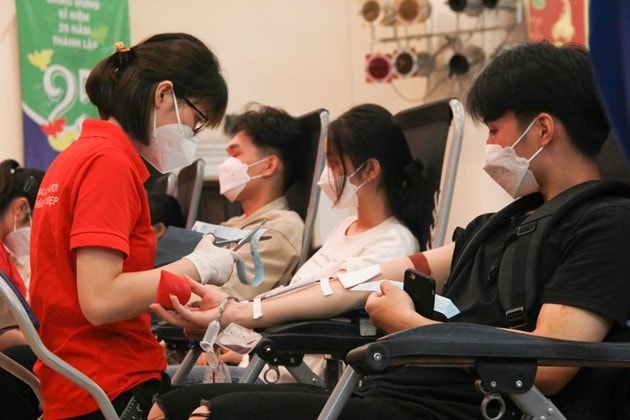 doan thanh nien hoi sinh vien hubt da huy dong duoc 1100 nguoi dang ki hien mau hinh 2