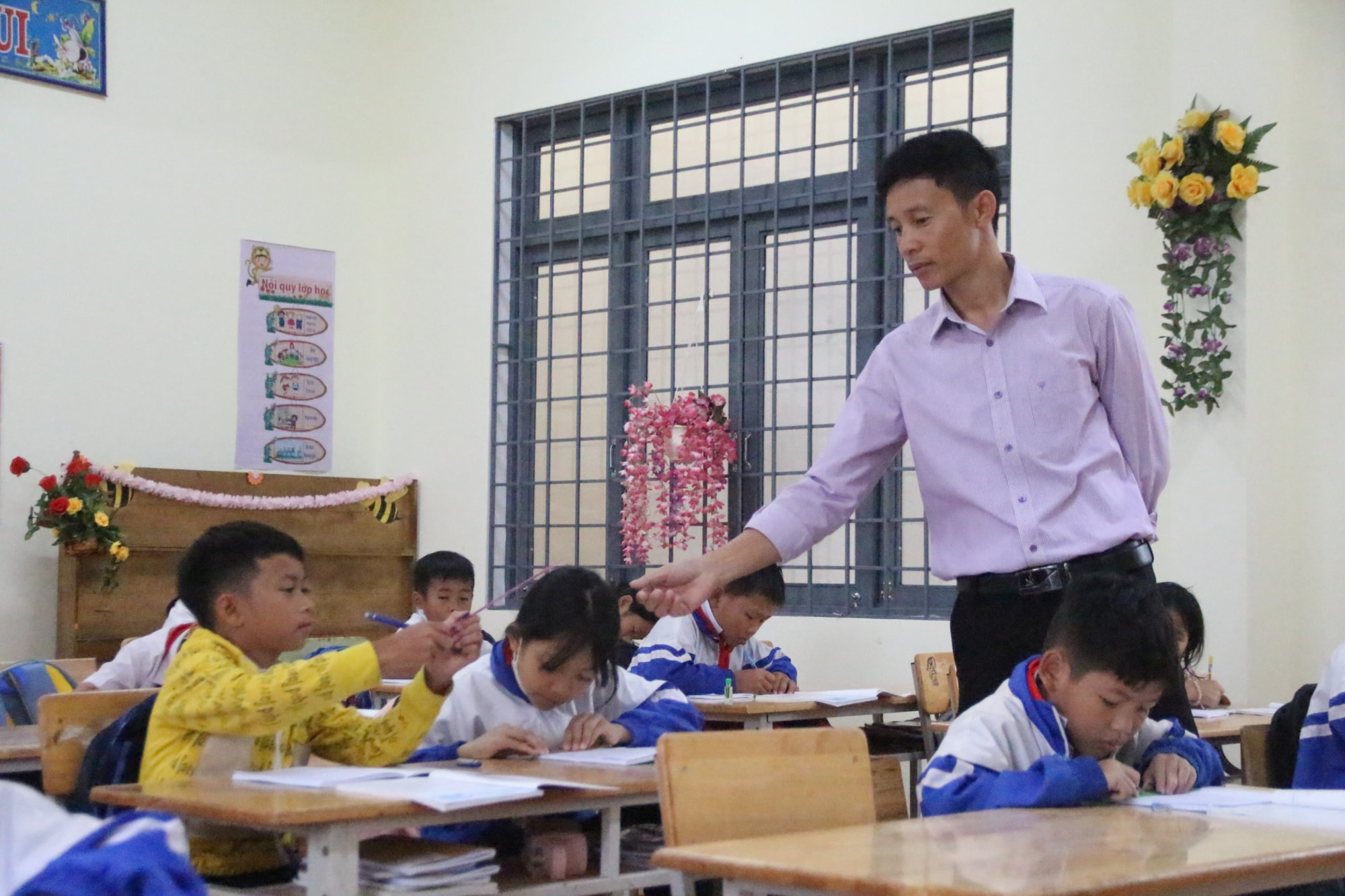 kon tum hang tram giao vien nghi viec vi suc khoe khong dam bao luong thap hinh 1