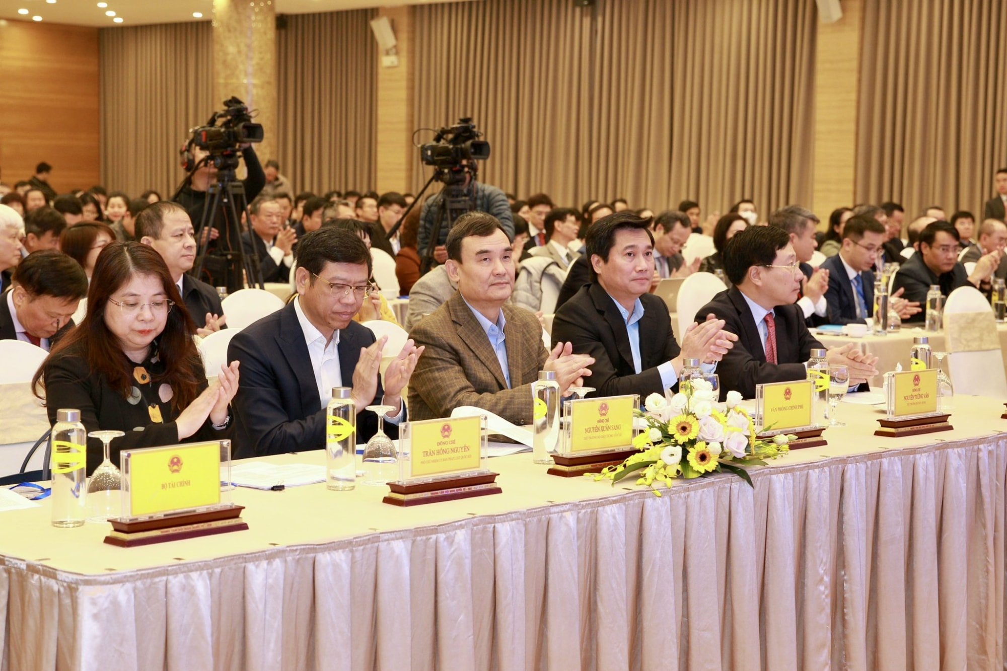 chi khi cac rao can duoc go bo thi dong chay kinh doanh duoc xuyen suot hinh 2