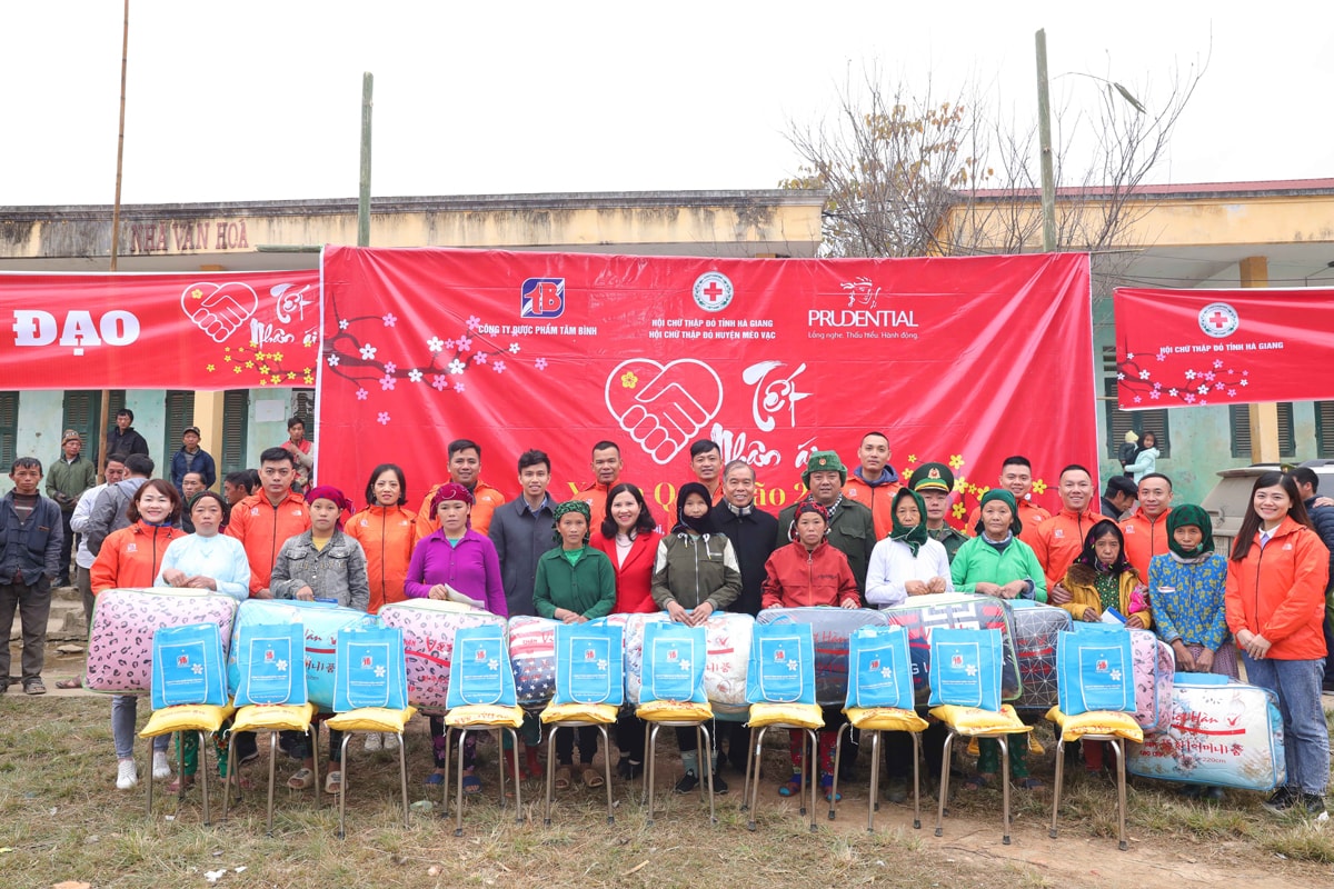 duoc pham tam binh chung tay to chuc tet nhan ai 2023 tai xa xin cai huyen meo vac tinh ha giang hinh 2